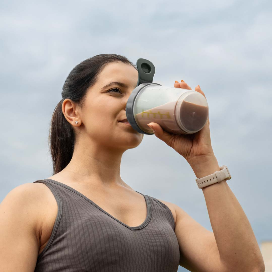 Já lá vai o tempo do mito de que a proteína whey faz mulheres musculadas. Quais os principais benefícios da proteína whey para as mulheres? | Proteína Whey para as Mulheres | Blog | GoldNutrition