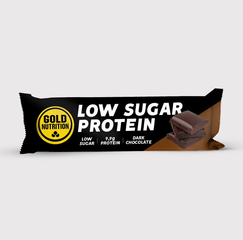 Proteína Total Low Sugar GoldNutrition com cobertura de chocolate escuro, deliciosa e nutritiva, visível na imagem.
